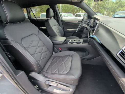 Used 2024 Volkswagen Atlas Cross Sport SE image 18