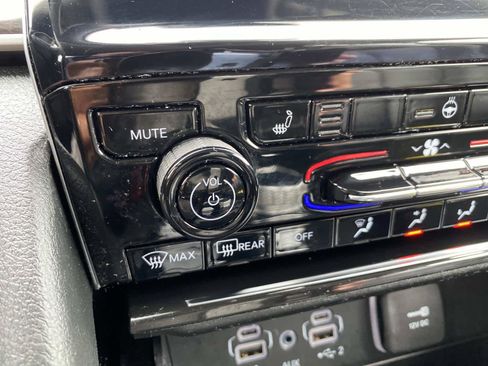Certified 2023 Jeep Grand Cherokee Limited AWD/4WD image 31