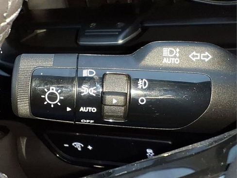 Used 2025 Kia Carnival SX Prestige image 31