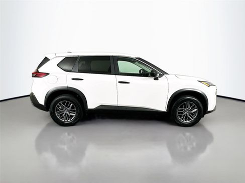 Used 2023 Nissan Rogue S AWD/4WD image 16