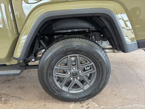 New 2026 Jeep Gladiator Sport image 21