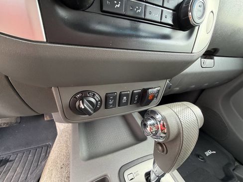 Used 2014 Nissan Frontier SV w/ SV Value Truck Package AWD/4WD image 29