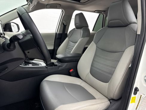 Used 2019 Toyota RAV4 XLE Premium image 14