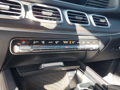 Used 2025 Mercedes-Benz GLS 450 4MATIC image 23