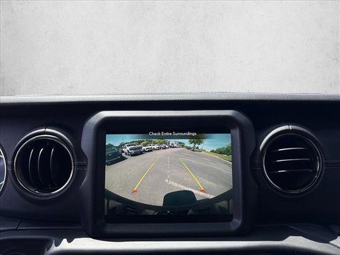 Used 2022 Jeep Wrangler Unlimited Sahara AWD/4WD image 14