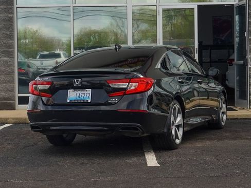 Used 2018 Honda Accord Touring image 3