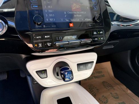 Used 2017 Toyota Prius Four w/ Premium Convenience Package image 37