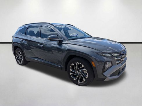 Used 2025 Hyundai Tucson Limited FWD image 2