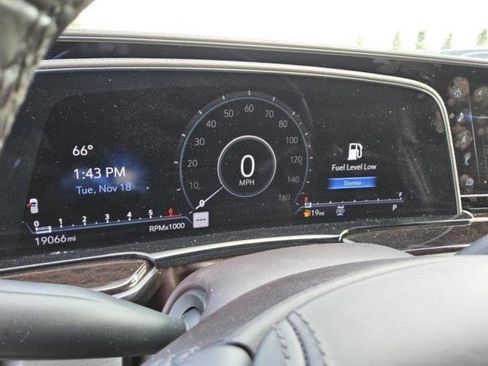 Used 2023 Cadillac Escalade Sport Platinum w/ LPO, ONYX Package image 9