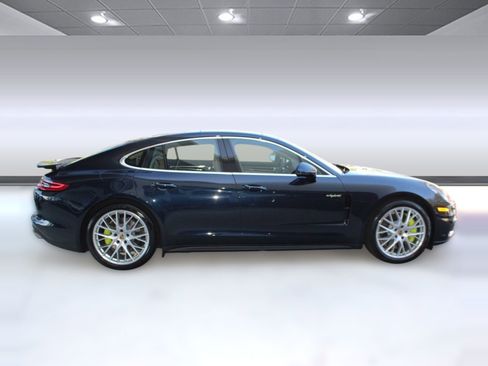 Used 2019 Porsche Panamera 4 image 8