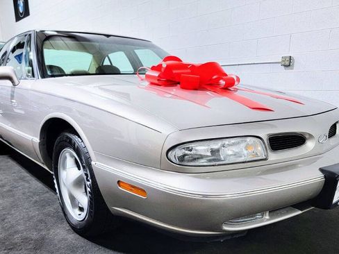 Used 1997 Oldsmobile 88 LSS FWD image 35