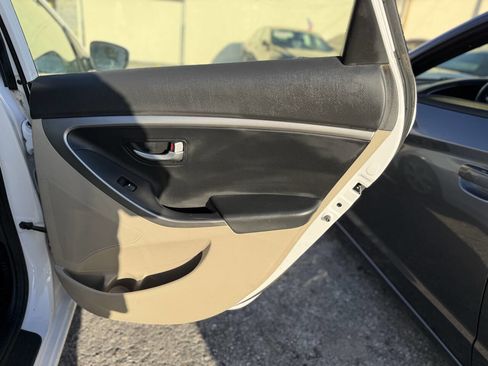 Used 2013 Hyundai Elantra GT w/ Style Pkg image 23