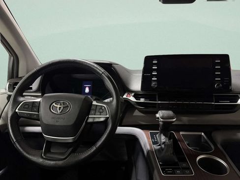Used 2022 Toyota Sienna XLE FWD image 10