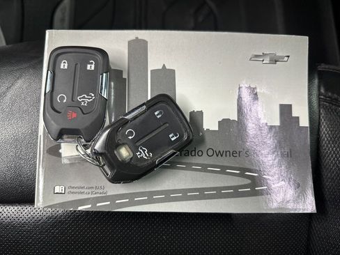 Used 2019 Chevrolet Silverado 1500 High Country w/ Technology Package image 46