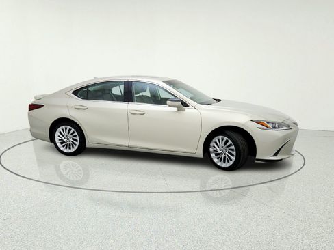 Used 2019 Lexus ES 300h w/ Accessory Package 2 FWD image 6