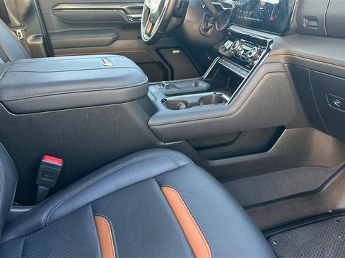 Used 2025 GMC Sierra 2500 AT4 w/ AT4 Premium Plus Package image 16