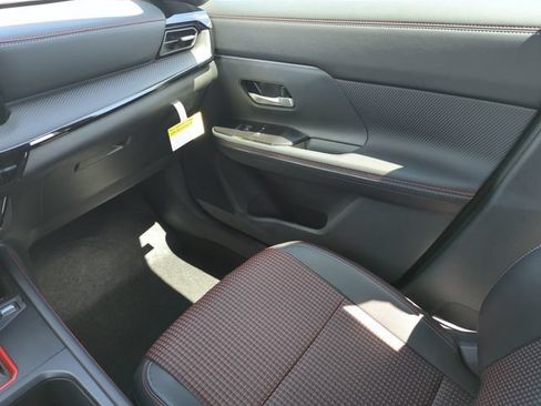 New 2026 Nissan Kicks SR w/ Interior Electronics Package FWD image 27