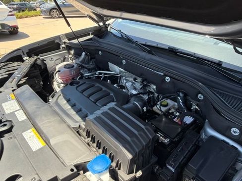 Certified 2025 Volkswagen Atlas SEL AWD/4WD image 10