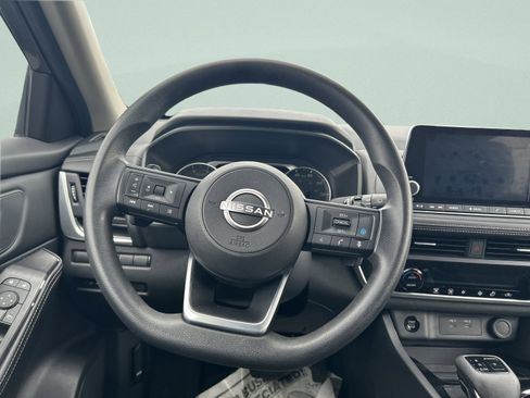 Used 2024 Nissan Rogue SV image 34