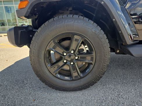 Used 2022 Jeep Wrangler Unlimited Sahara image 20