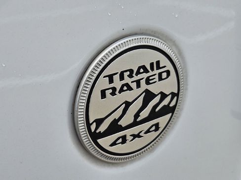 Used 2018 Jeep Wrangler Unlimited Sahara AWD/4WD image 17