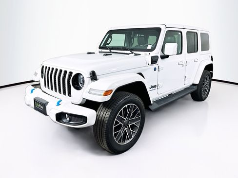 Used 2023 Jeep Wrangler Unlimited Sahara AWD/4WD image 3