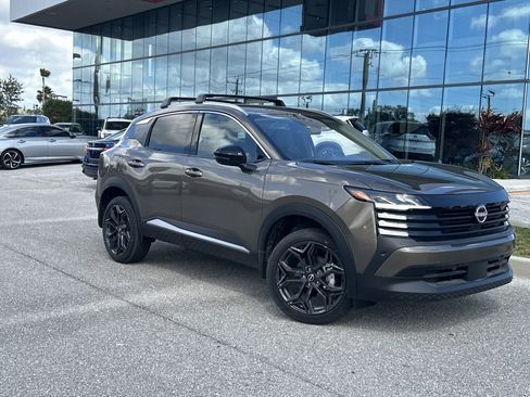 New 2026 Nissan Kicks SR FWD image 2