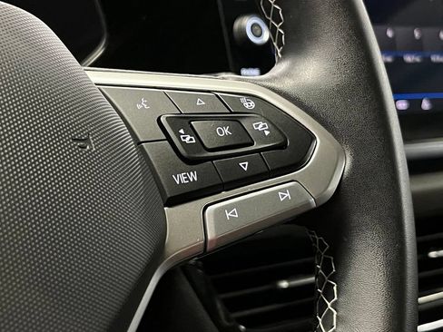Used 2023 Volkswagen Taos SE w/ Panoramic Sunroof Package AWD/4WD image 26