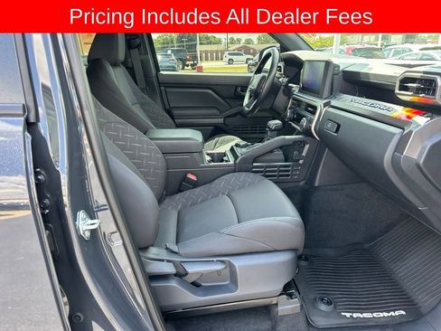 Used 2025 Toyota Tacoma SR5 AWD/4WD image 19