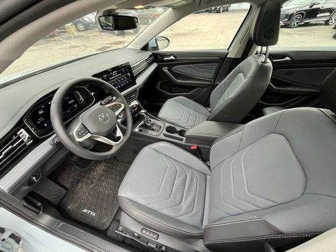 Certified 2025 Volkswagen Jetta SEL image 28