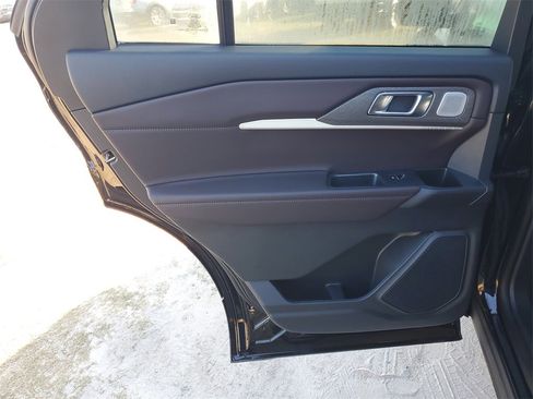 New 2026 Ford Explorer Platinum image 27
