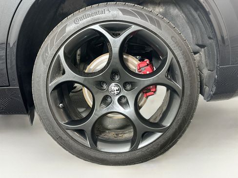 Used 2022 Alfa Romeo Stelvio Veloce AWD/4WD image 11
