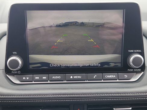 Used 2025 Nissan Rogue SV FWD image 17