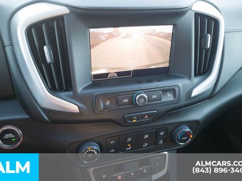 Used 2024 GMC Terrain SLE image 24