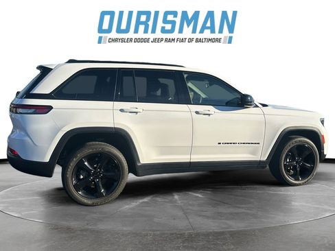 Used 2023 Jeep Grand Cherokee Altitude image 7