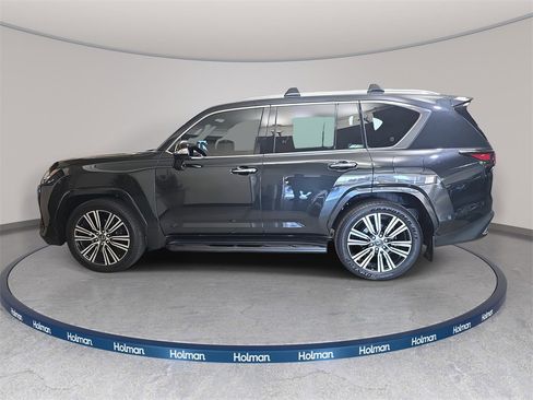 Certified 2025 Lexus LX 600 4WD w/ Luxury Package image 9