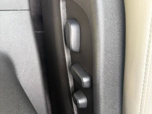 Used 2019 Cadillac XT4 Luxury w/ Cold Weather Package FWD image 29