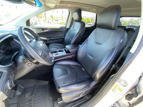 Used 2019 Ford Edge Titanium w/ Equipment Group 301A AWD/4WD image 11