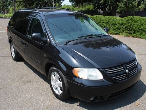 Used 2007 Dodge Grand Caravan SXT FWD image 2