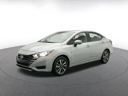 Used 2025 Nissan Versa SV FWD image 3