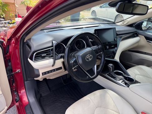 Used 2022 Toyota Camry XLE w/ Navigation Package FWD image 18