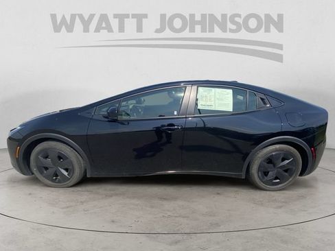 Used 2025 Toyota Prius LE FWD image 4