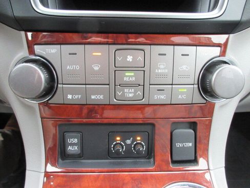 Used 2013 Toyota Highlander Limited image 21