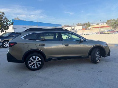 Used 2022 Subaru Outback Premium AWD/4WD image 5
