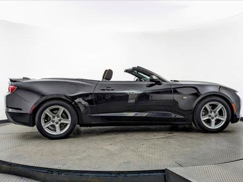 Used 2020 Chevrolet Camaro LT image 9