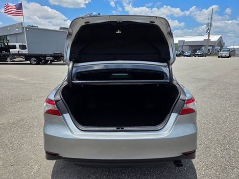 Used 2020 Toyota Camry LE FWD image 18