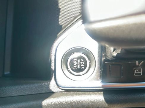Used 2020 Nissan Sentra SV FWD image 22