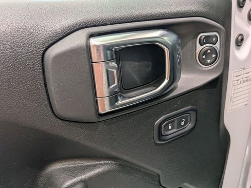 Used 2025 Jeep Wrangler Unlimited Rubicon AWD/4WD image 10
