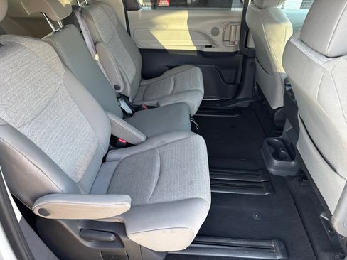 Certified 2024 Toyota Sienna LE image 18