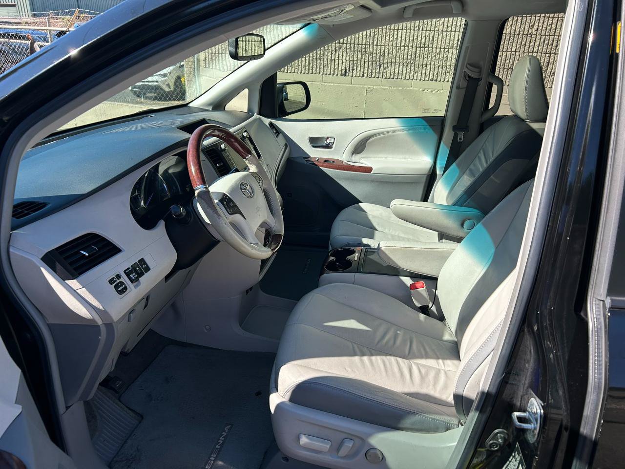 Used 2012 Toyota Sienna Limited w/ Premium Pkg AWD/4WD image 13